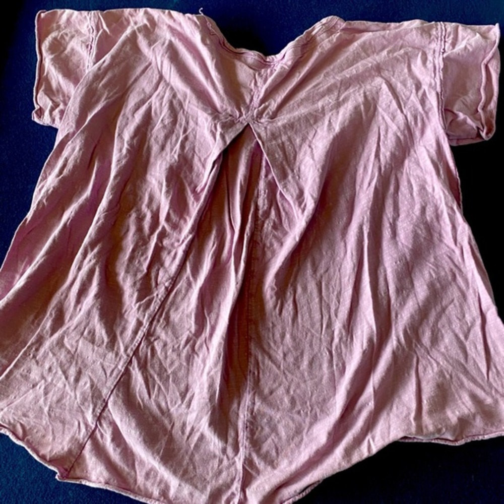 PILCRO from Anthropologie- cute and FLATTERING tee! Zoom in for more details 😊!